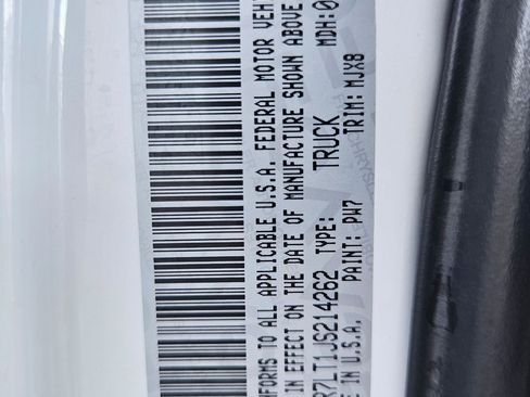 Used 2018 RAM 1500 SLT image 21