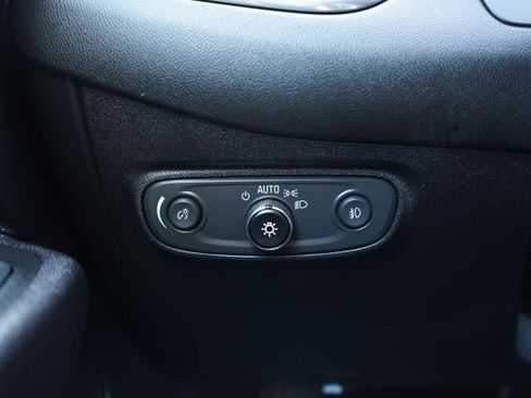 Used 2018 Chevrolet Equinox Premier image 24