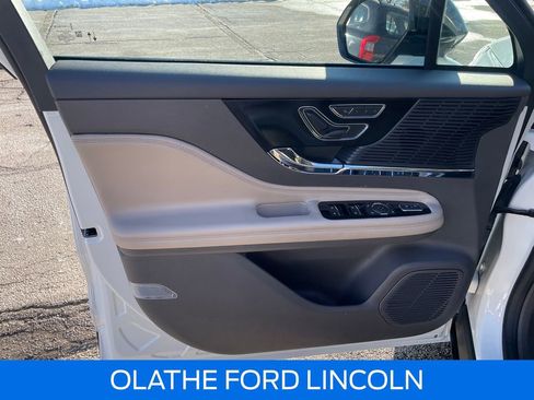 Used 2022 Lincoln Corsair AWD w/ Equipment Group 101A image 21