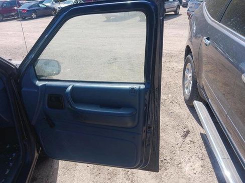 Used 1995 Plymouth Voyager FWD image 26