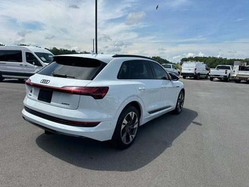 Used 2022 Audi e-tron Premium w/ Convenience Plus Package image 3