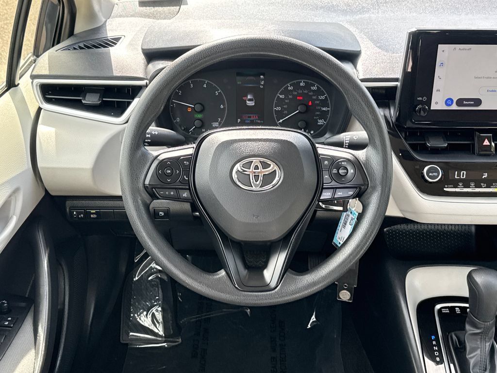 Used 2025 Toyota Corolla LE AWD/4WD image 12