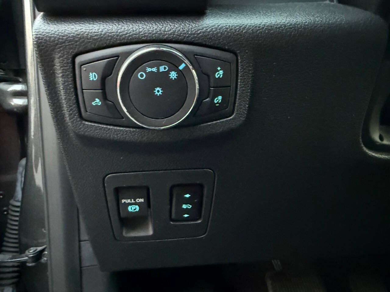 Used 2020 Ford F150 XLT w/ Equipment Group 302A Luxury AWD/4WD image 18