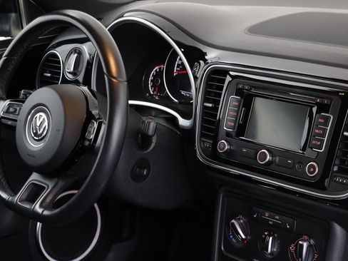 Used 2013 Volkswagen Beetle 2.5 image 21