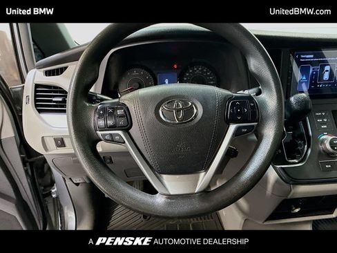 Used 2015 Toyota Sienna LE FWD image 6