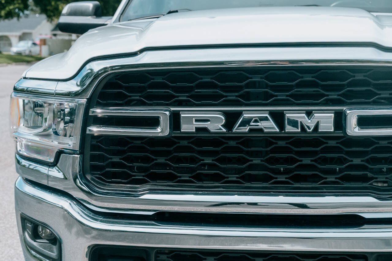 Used 2022 RAM 2500 Tradesman w/ Chrome Appearance Group AWD/4WD image 5