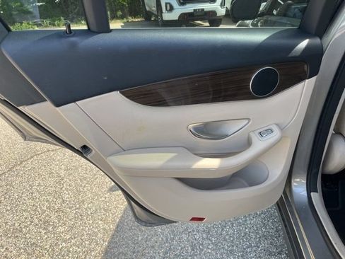 Used 2021 Mercedes-Benz GLC 300 image 16