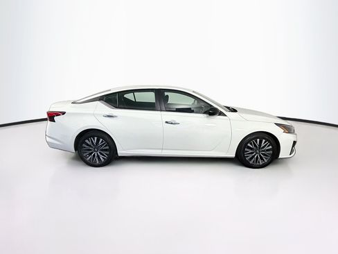 Used 2025 Nissan Altima 2.5 SV FWD image 10