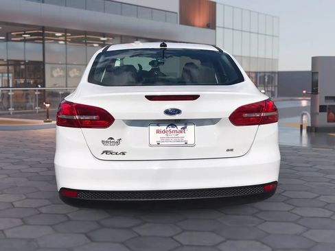 Used 2018 Ford Focus SE w/ SE Appearance Package FWD image 10