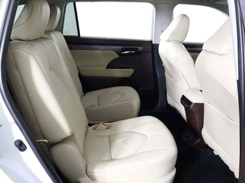 Used 2022 Toyota Highlander Limited image 40