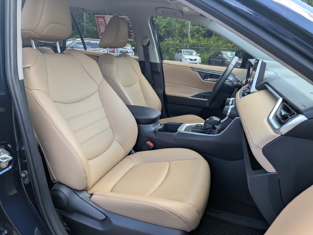 Used 2025 Toyota RAV4 XLE Premium AWD/4WD image 31