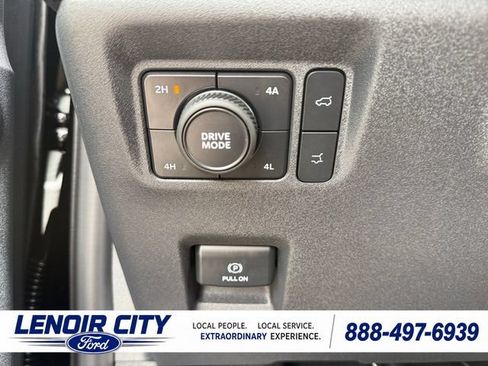 Used 2026 Ford Expedition Platinum w/ Platinum Ultimate Package AWD/4WD image 18