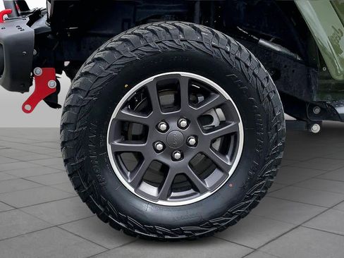 Used 2023 Jeep Gladiator Sport image 9