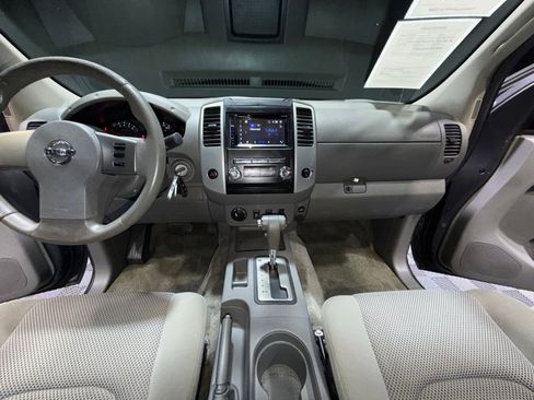 Used 2010 Nissan Frontier SE image 20