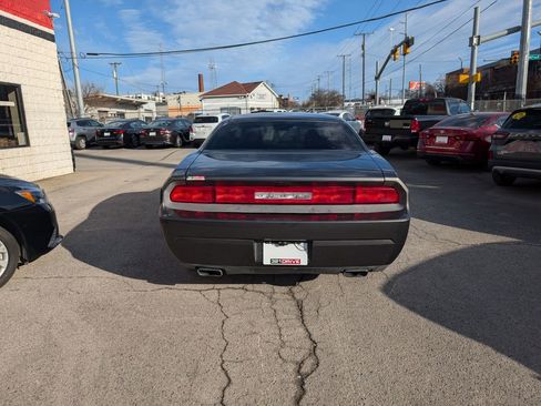 Used 2014 Dodge Challenger SXT image 8