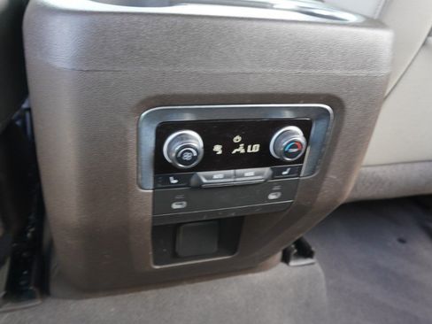Used 2022 Chevrolet Suburban Z71 w/ Off-Road Capability Package AWD/4WD image 35