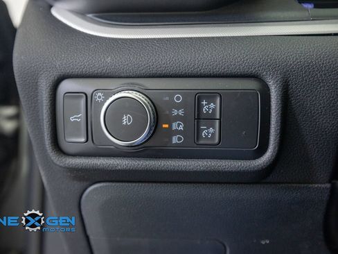 Used 2020 Ford Explorer XLT w/ Equipment Group 202A AWD/4WD image 14