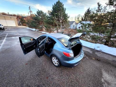 Used 2010 MAZDA MAZDA3 i Touring image 28