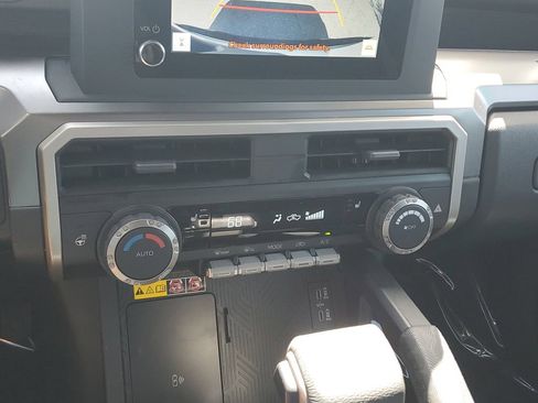 Used 2024 Toyota Tacoma SR5 AWD/4WD image 27
