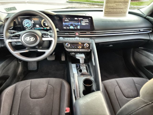 Used 2024 Hyundai Elantra SEL FWD image 11