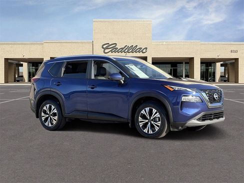 Used 2023 Nissan Rogue SV w/ SV Premium B Package image 3
