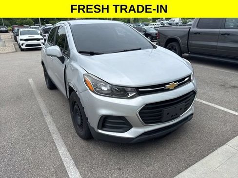 Used 2018 Chevrolet Trax LS FWD image 1