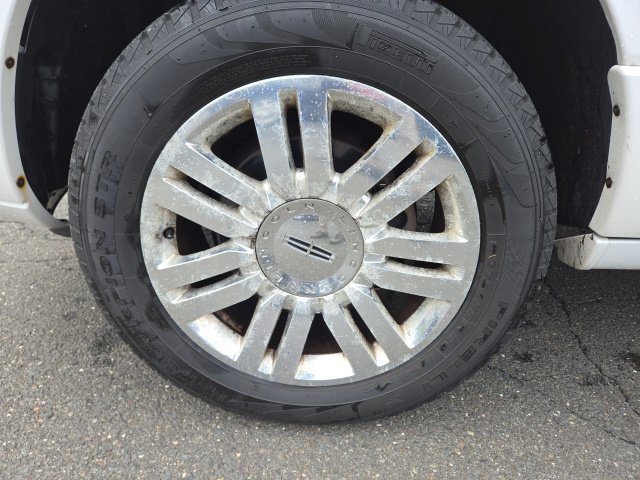 Used 2011 Lincoln Navigator 4WD image 12