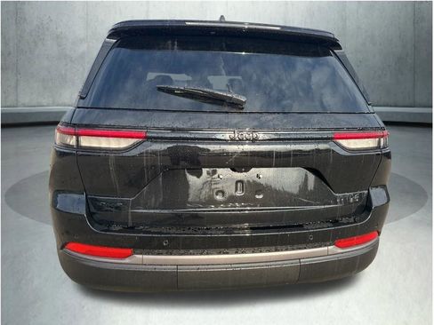 New 2026 Jeep Grand Cherokee Laredo image 4