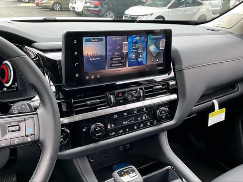 New 2026 Nissan Pathfinder SL image 6