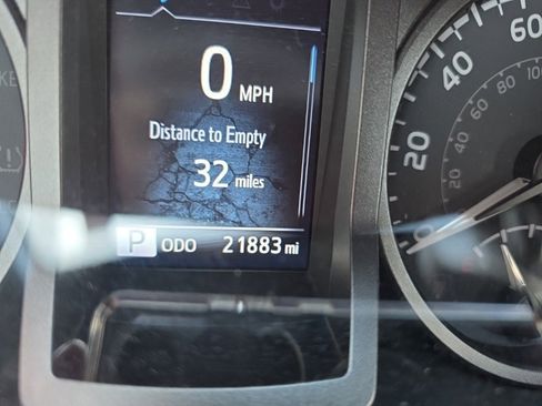 Used 2022 Toyota Tacoma TRD Off-Road image 22