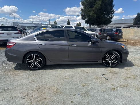 Used 2017 Honda Accord Sport image 4