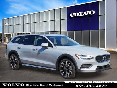 New 2025 Volvo V60 B5 Cross Country Ultra w/ Protection Package Premier