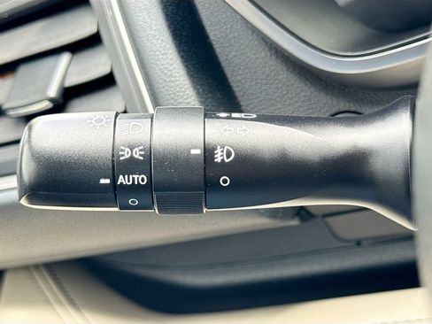 Used 2023 Subaru Ascent Limited w/ Technology Package AWD/4WD image 12