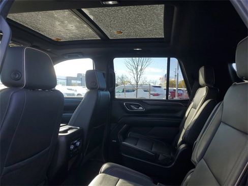 Used 2021 GMC Yukon SLT w/ SLT Premium Package image 9