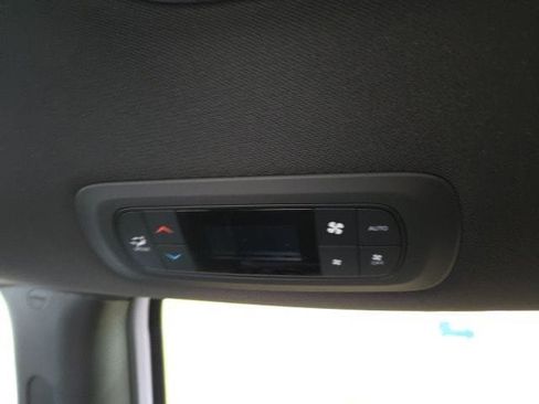 New 2026 Chrysler Pacifica Select image 9