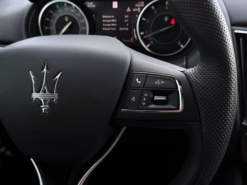 Used 2023 Maserati Levante GT AWD/4WD image 13