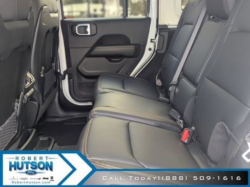 New 2024 Jeep Wrangler Unlimited Sahara w/ Technology Group AWD/4WD image 15