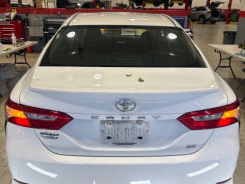 Used 2018 Toyota Camry SE image 8