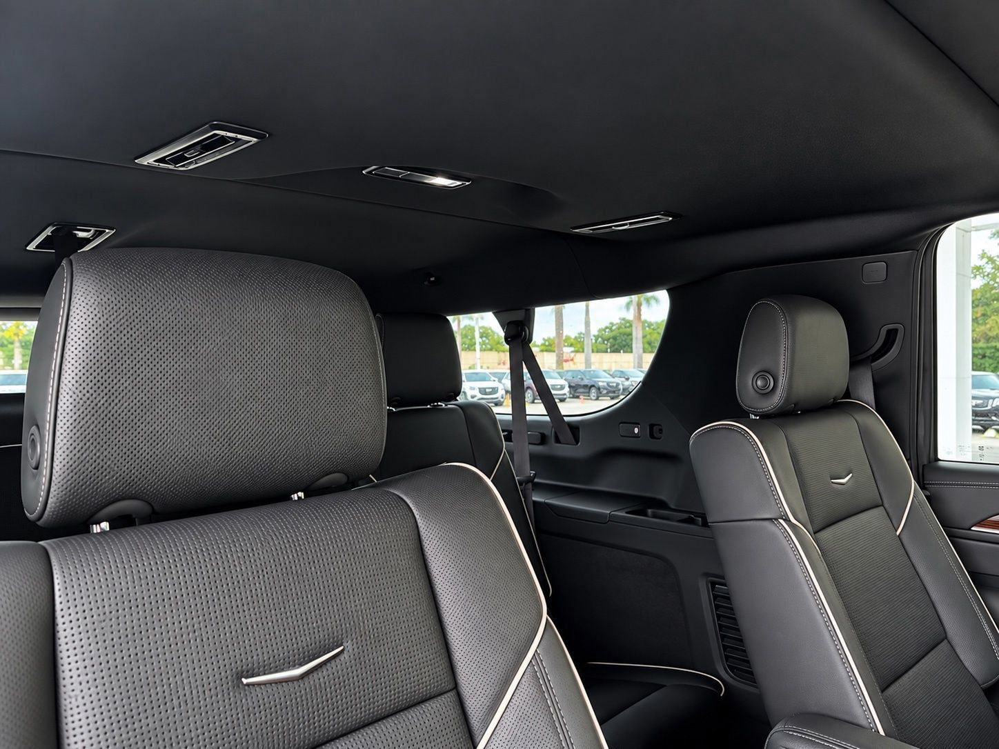 Used 2024 Cadillac Escalade ESV Premium Luxury AWD/4WD image 10