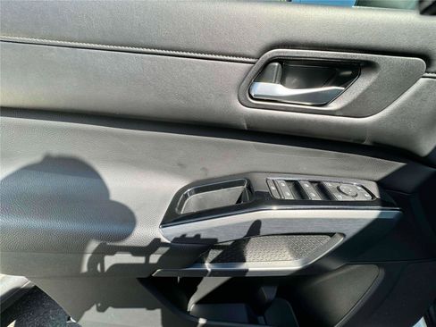 Used 2024 Nissan Pathfinder SL image 21