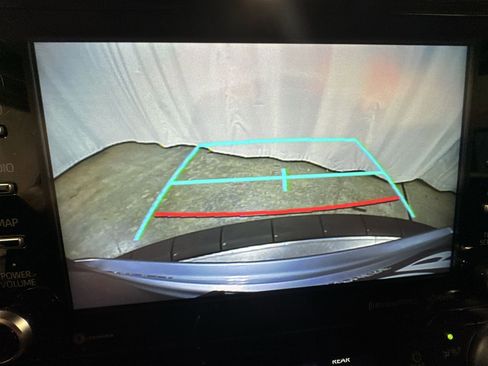 Used 2021 Toyota Highlander XLE image 24