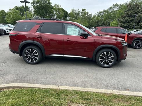 New 2026 Nissan Pathfinder Platinum w/ Lighting Package AWD/4WD image 8