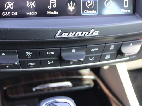 Used 2020 Maserati Levante S GranLusso image 43