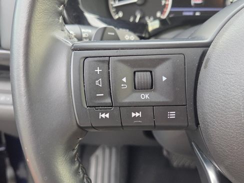 Used 2025 Nissan Pathfinder SV FWD image 24