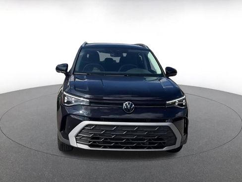 Used 2025 Volkswagen Taos SE image 3