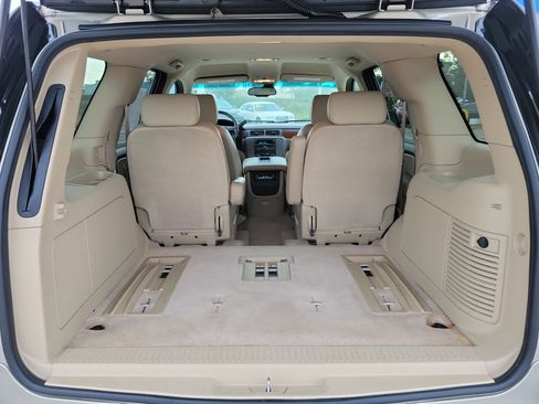 Used 2008 GMC Yukon SLT w/ SLT Preferred Equipment Group image 8
