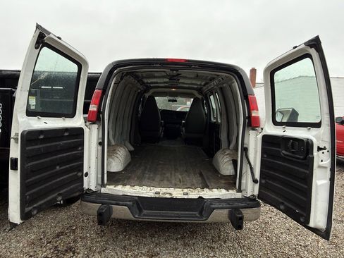 Used 2018 GMC Savana 2500 w/ Driver Convenience Package image 7