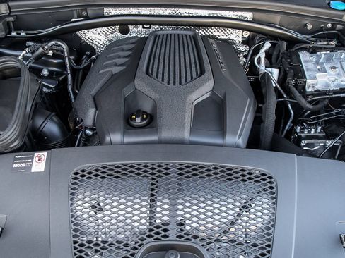 Certified 2023 Porsche Macan AWD/4WD image 20