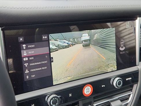 Certified 2026 Porsche Macan AWD/4WD image 27
