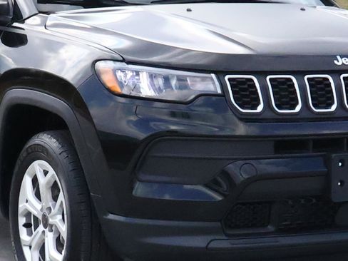 Used 2025 Jeep Compass Sport w/ Mopar Graphics Package image 7